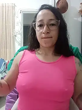 Snapshot of emilypoppy3 chatting on May 28, 10:07 pm emilypoppy3 online show from May 28, 10:07 pm