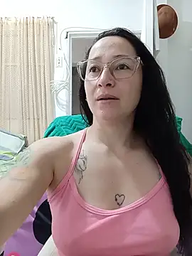 Snapshot of emilypoppy3 chatting on May 29, 7:12 pm emilypoppy3 online show from May 29, 7:12 pm