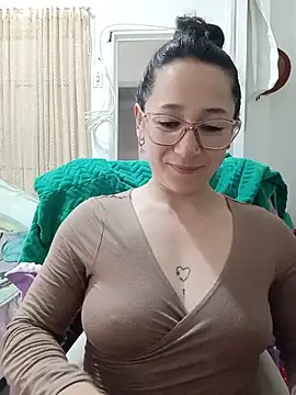 Snapshot of emilypoppy3 chatting on May 30, 7:11 pm emilypoppy3 online show from May 30, 7:11 pm