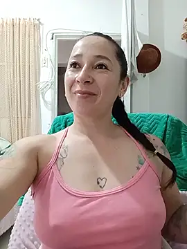 Snapshot of emilypoppy3 chatting on June 3, 8:47 pm emilypoppy3 online show from June 3, 8:47 pm