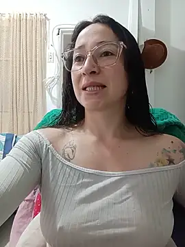 Snapshot of emilypoppy3 chatting on June 5, 8:03 pm emilypoppy3 online show from June 5, 8:03 pm