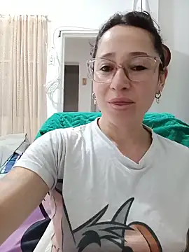 Snapshot of emilypoppy3 chatting on June 6, 12:43 pm emilypoppy3 online show from June 6, 12:43 pm