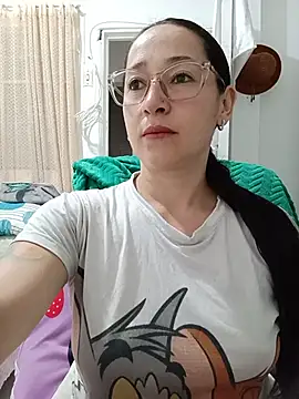 Snapshot of emilypoppy3 chatting on June 9, 9:04 pm emilypoppy3 online show from June 9, 9:04 pm