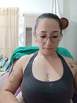 Snapshot of emilypoppy3 chatting on June 10, 7:02 pm emilypoppy3 online show from June 10, 7:02 pm