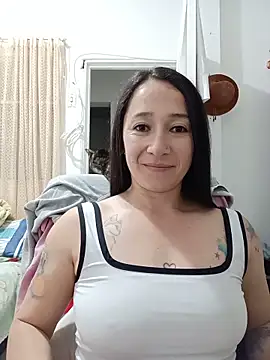 Snapshot of emilypoppy3 chatting on June 14, 2:24 am emilypoppy3 online show from June 14, 2:24 am