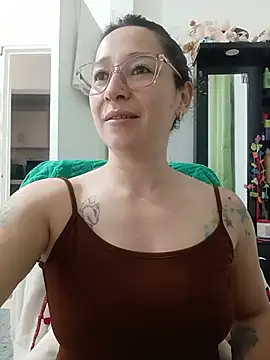 Snapshot of emilypoppy3 chatting on June 25, 6:12 pm emilypoppy3 online show from June 25, 6:12 pm