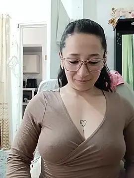 Snapshot of emilypoppy3 chatting on July 3, 7:09 pm emilypoppy3 online show from July 3, 7:09 pm
