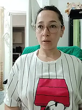 Snapshot of emilypoppy3 chatting on July 11, 4:10 pm emilypoppy3 online show from July 11, 4:10 pm