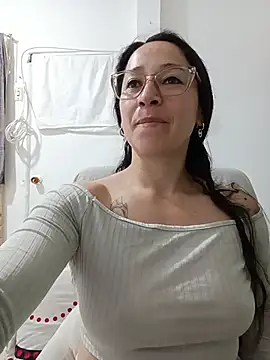 Snapshot of emilypoppy3 chatting on July 12, 12:18 pm emilypoppy3 online show from July 12, 12:18 pm