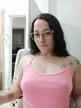 Snapshot of emilypoppy3 chatting on July 14, 8:03 pm emilypoppy3 online show from July 14, 8:03 pm