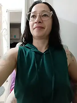 Snapshot of emilypoppy3 chatting on July 16, 7:09 pm emilypoppy3 online show from July 16, 7:09 pm