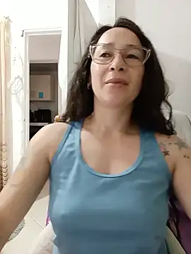 Snapshot of emilypoppy3 chatting on July 21, 7:27 pm emilypoppy3 online show from July 21, 7:27 pm