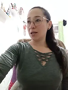 Snapshot of emilypoppy3 chatting on July 31, 7:02 pm emilypoppy3 online show from July 31, 7:02 pm