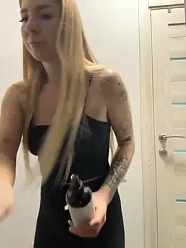 Snapshot of NewLale chatting on October 30, 3:41 am NewLale online show from October 30, 3:41 am