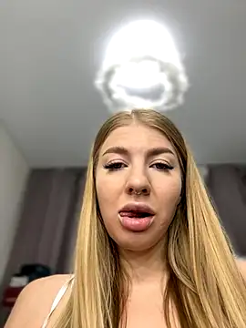 Snapshot of NewLale chatting on October 31, 4:13 am NewLale online show from October 31, 4:13 am