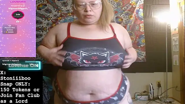 Snapshot of Stoniiiboo chatting on March 3, 3:51 pm Stoniiiboo online show from March 3, 3:51 pm