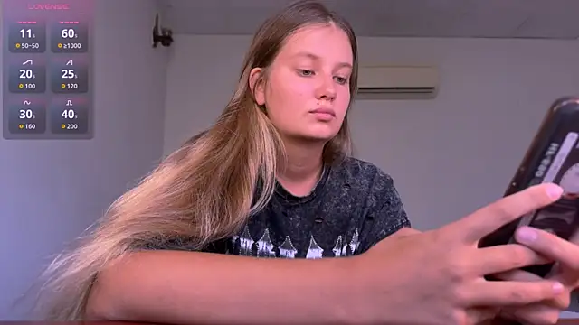 Snapshot of Femdom_Lola chatting on April 9, 6:19 am Femdom Lola online show from April 9, 6:19 am