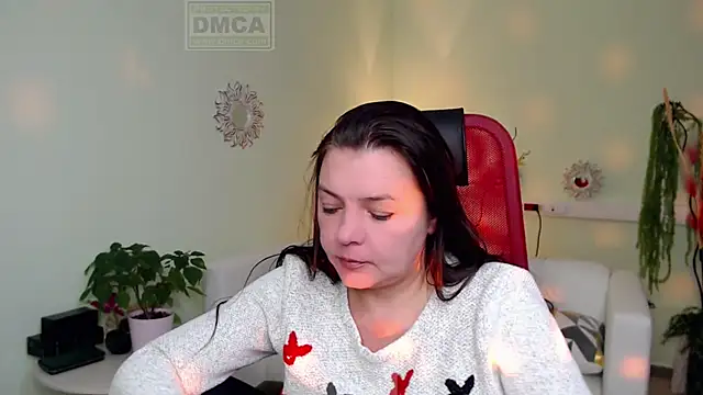 Snapshot of Lily_flower7 chatting on October 31, 4:57 am Lily flower7 online show from October 31, 4:57 am