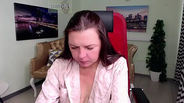 Snapshot of Lily_flower7 chatting on June 18, 9:14 am Lily flower7 online show from June 18, 9:14 am