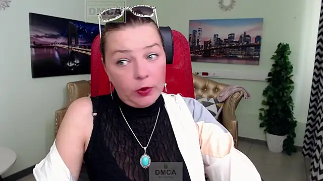 Snapshot of Lily_flower7 chatting on June 19, 11:14 am Lily flower7 online show from June 19, 11:14 am