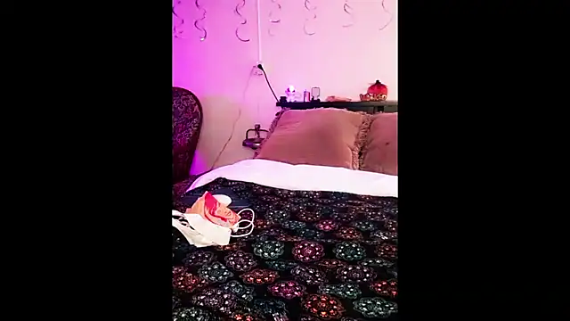 Snapshot of samone9 chatting on October 25, 7:52 pm samone9 online show from October 25, 7:52 pm