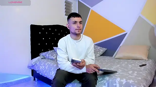 Aron-santoro online show from September 20, 3:18 am