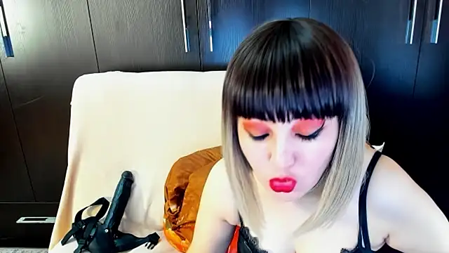 DaisyMun online show from February 14, 4:20 am