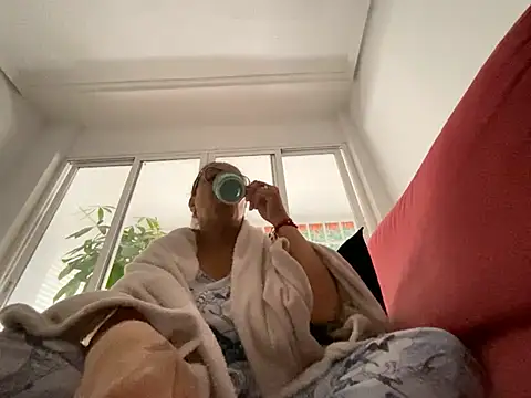 sweeviolet online show from March 2, 9:42 am