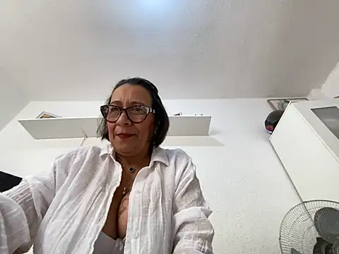 sweeviolet online show from March 18, 1:47 pm