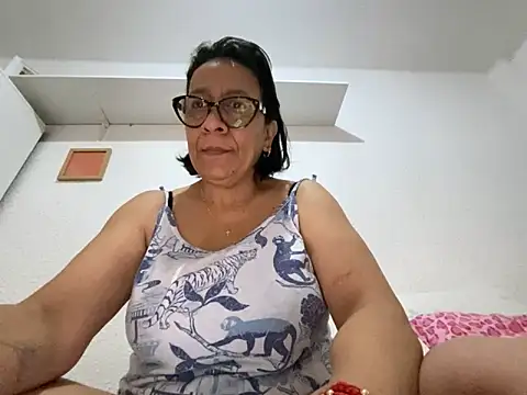 Snapshot of sweeviolet chatting on May 29, 6:44 am sweeviolet online show from May 29, 6:44 am