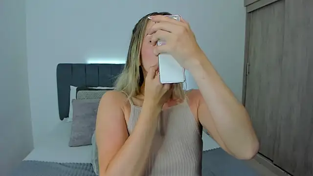 im sarah34 online show from May 21, 7:21 pm