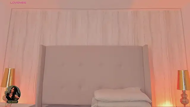 kaylarossi online show from May 5, 6:27 pm