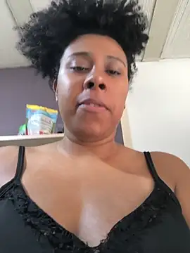 Snapshot of EmmilyBrant chatting on May 25, 2:12 pm EmmilyBrant online show from May 25, 2:12 pm
