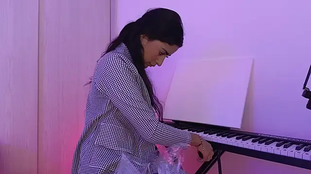 Yues050600 online show from December 14, 2:01 am