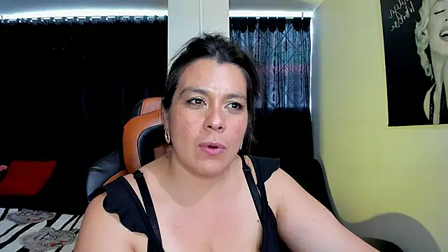 martina foxy  online show from February 12, 6:40 pm