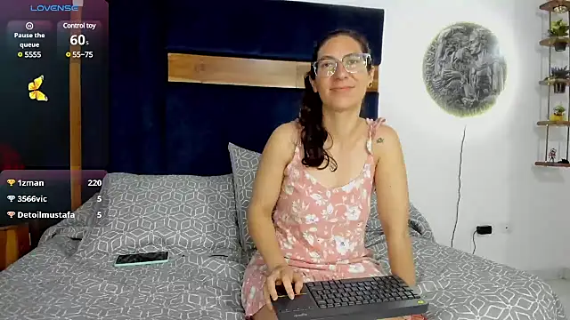 Snapshot of Andromeda-jade chatting on December 28, 8:16 am Andromeda-jade online show from December 28, 8:16 am