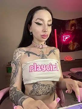 Snapshot of Molly__Moon chatting on June 22, 3:19 am Molly Moon online show from June 22, 3:19 am