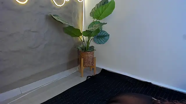 Isa  Blanc online show from January 22, 3:20 am