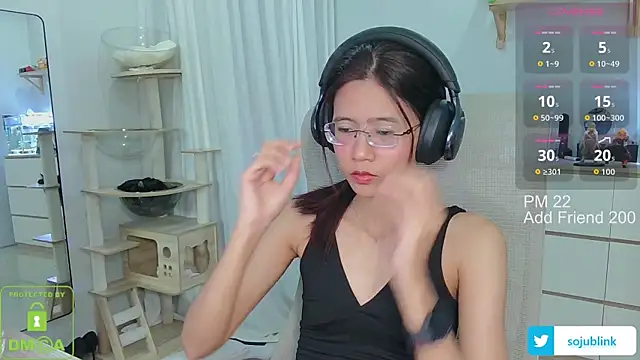 Snapshot of littlemiilk chatting on November 15, 7:49 am littlemiilk online show from November 15, 7:49 am