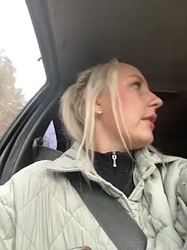 Snapshot of MerlinDave chatting on October 22, 2:12 am MerlinDave online show from October 22, 2:12 am