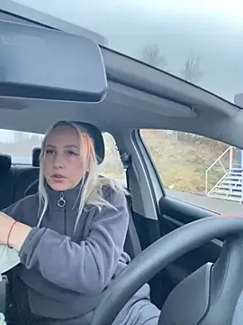 Snapshot of MerlinDave chatting on October 27, 1:31 am MerlinDave online show from October 27, 1:31 am