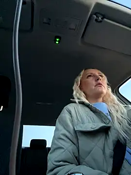 Snapshot of MerlinDave chatting on October 31, 1:06 am MerlinDave online show from October 31, 1:06 am