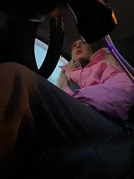 Snapshot of MerlinDave chatting on November 6, 1:17 am MerlinDave online show from November 6, 1:17 am