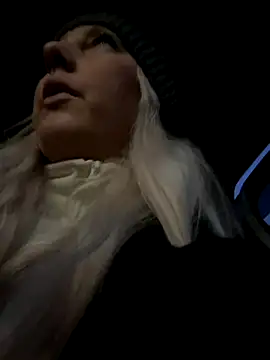 Snapshot of MerlinDave chatting on November 16, 1:22 am MerlinDave online show from November 16, 1:22 am