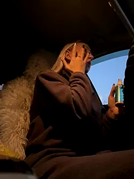 Snapshot of MerlinDave chatting on November 17, 1:33 am MerlinDave online show from November 17, 1:33 am