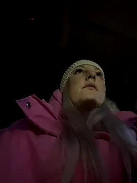 Snapshot of MerlinDave chatting on November 28, 1:52 am MerlinDave online show from November 28, 1:52 am