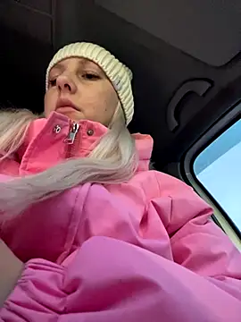 Snapshot of MerlinDave chatting on November 29, 2:03 am MerlinDave online show from November 29, 2:03 am