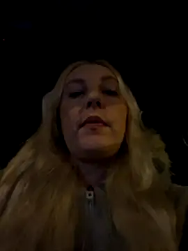 Snapshot of MerlinDave chatting on December 2, 1:11 am MerlinDave online show from December 2, 1:11 am