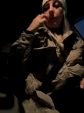 Snapshot of MerlinDave chatting on December 5, 1:47 am MerlinDave online show from December 5, 1:47 am