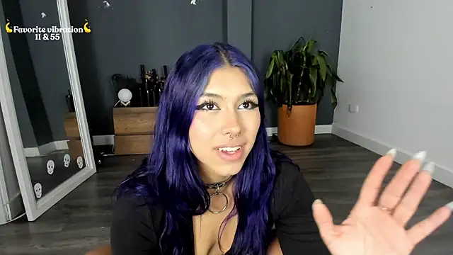 Snapshot of Raven_Witch_ chatting on May 11, 6:05 pm Raven Witch online show from May 11, 6:05 pm